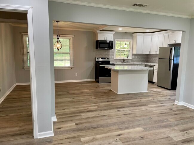 Building Photo - 819 Markwell Dr