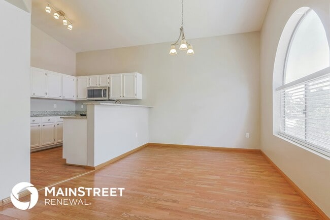 Building Photo - 5062 W Fairview St