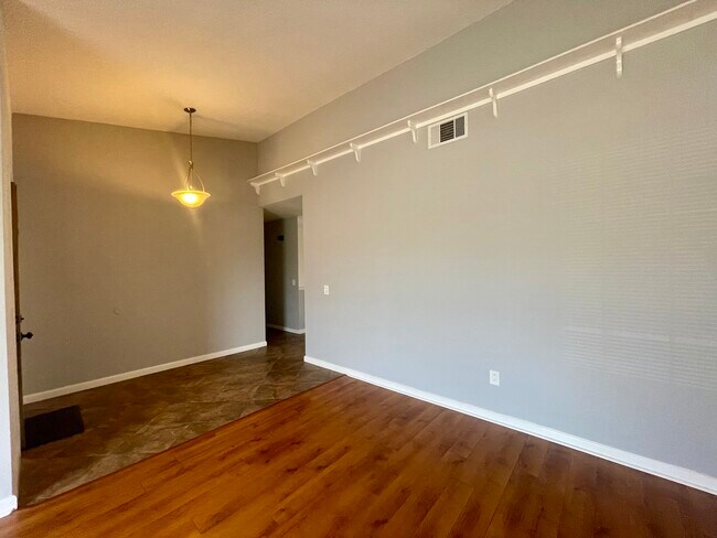 Building Photo - 9636 Cameron St
