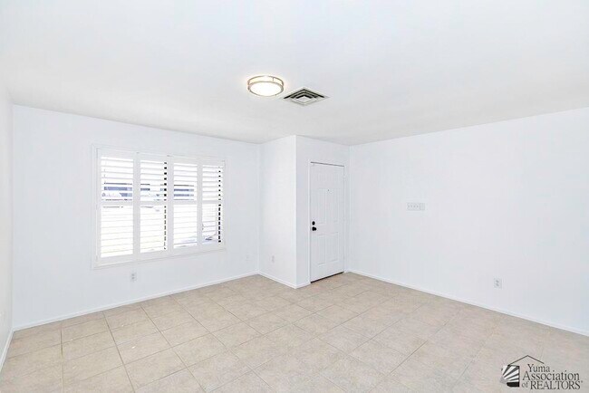 Building Photo - 1424 W Santa Maria Way