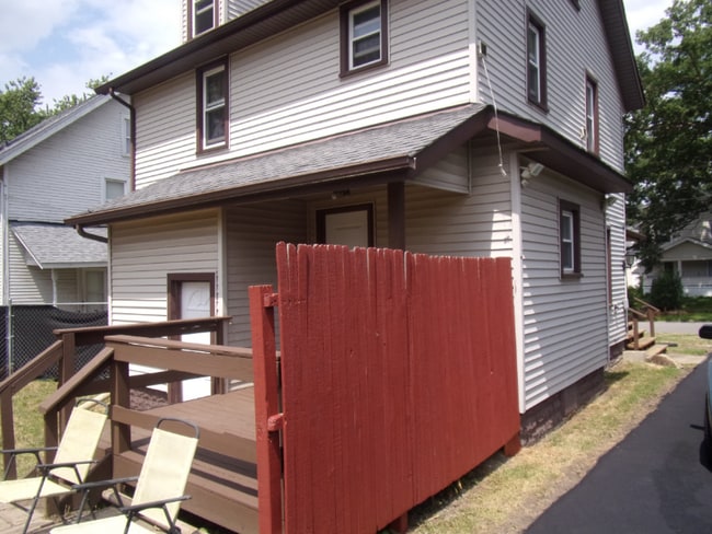 Building Photo - 1216 Edgewood St NE