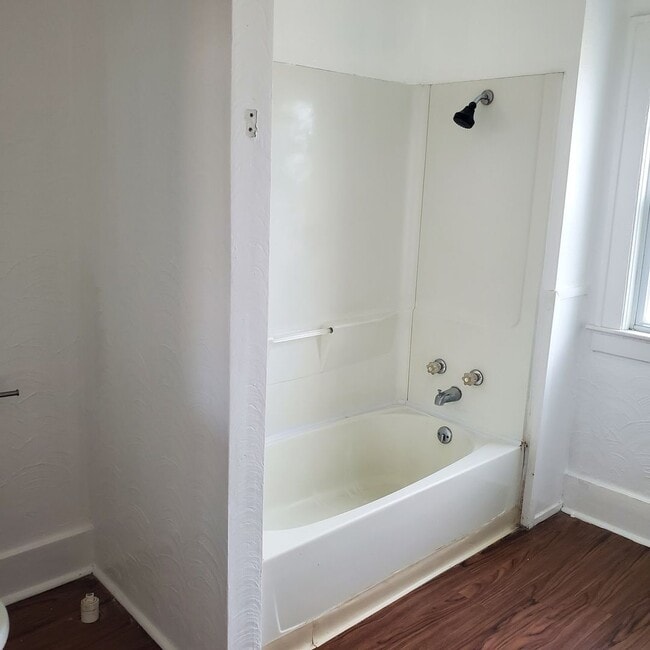 Building Photo - 4bdm House for Rent