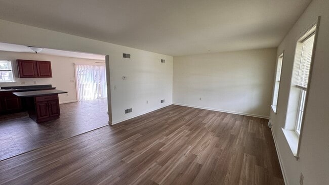 Building Photo - 250 Limestone Dr