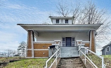 Building Photo - 4005 40th Ave N