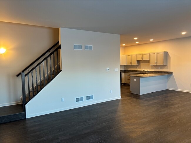 Building Photo - 2727 Blue Field Dr