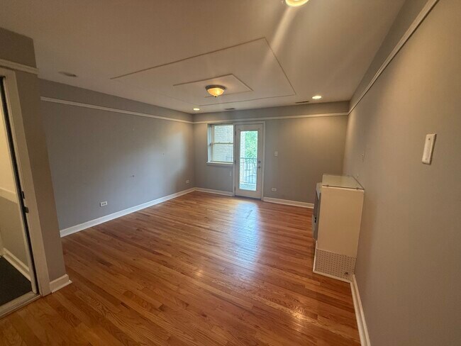 Foto del edificio - 6954 N Greenview Ave