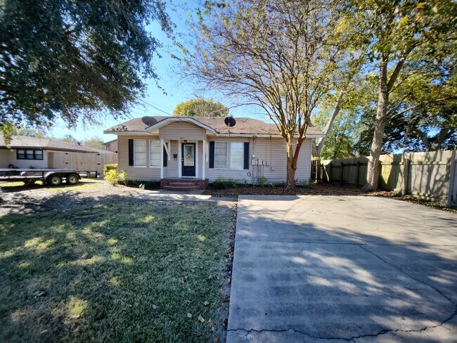 Foto del edificio - 4515 Lincoln Ave