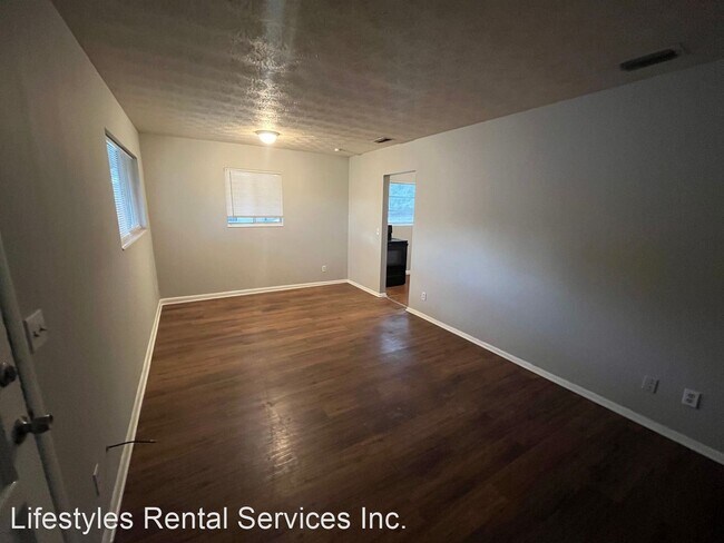 Building Photo - 3 br, 1.5 bath House - 6627 Kinlock Dr