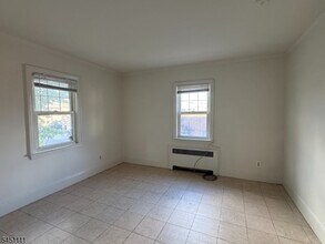 Building Photo - 28 Knopf St