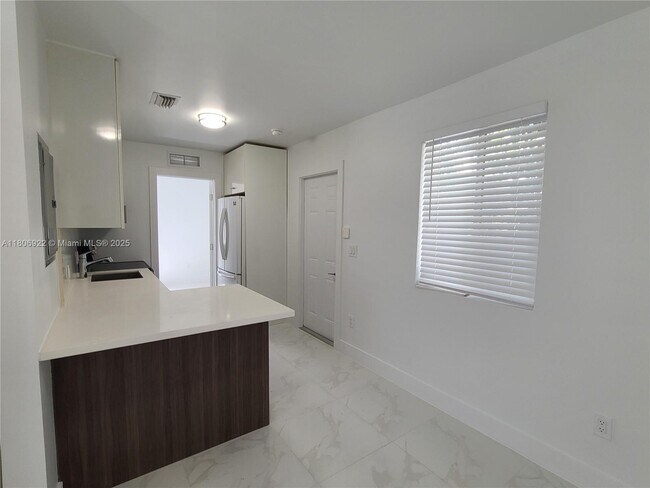 Foto del edificio - 1646 NW 1st Pl