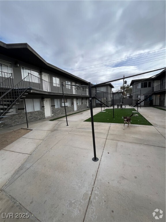 Building Photo - 2636 Lynnwood St