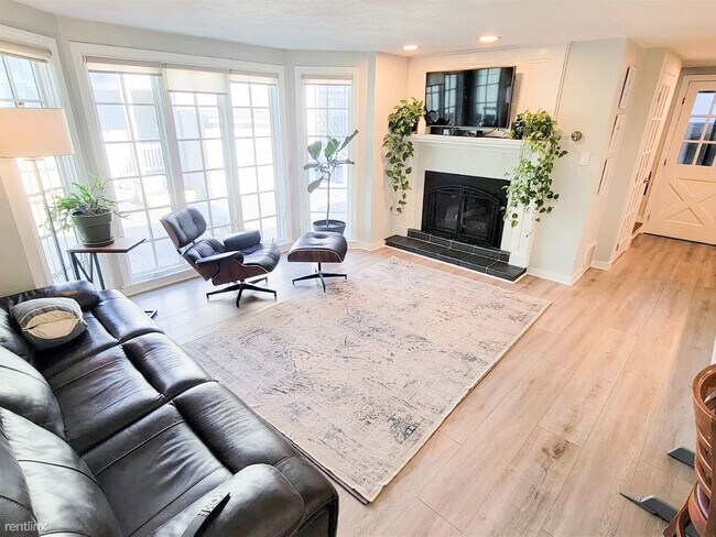 Foto del edificio - 2 br, 2 bath House - 4R Day St