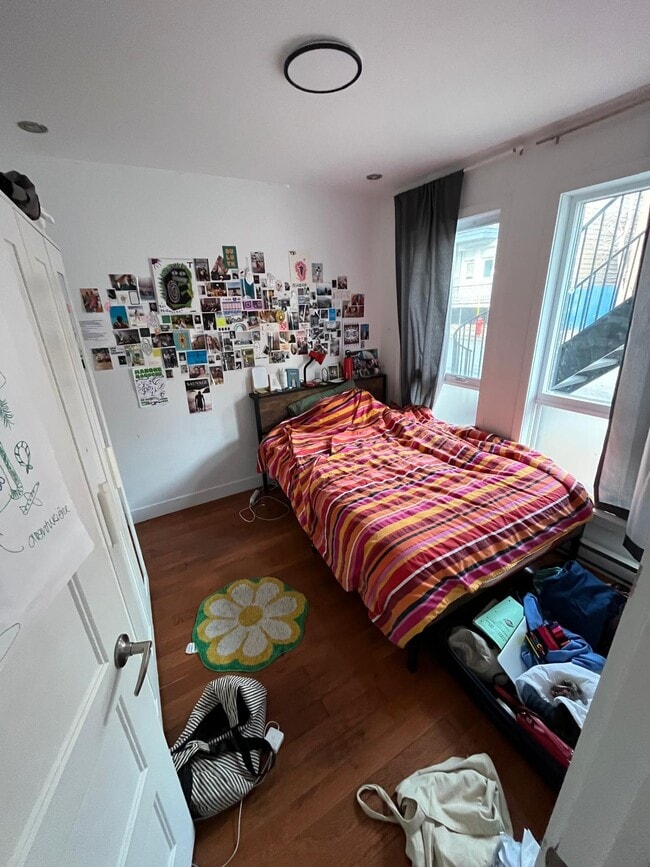 Building Photo - 3710 Av Coloniale