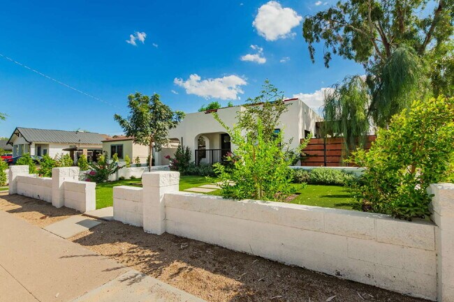 Building Photo - Gorgeous 2-Bed, 2-Bath duplex in the Garfi...