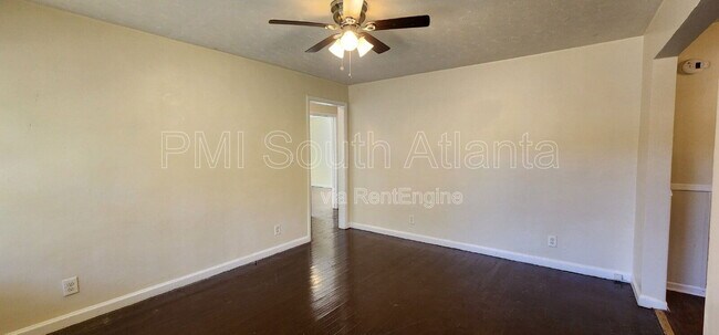 Foto del edificio - 5573 Cypress Dr