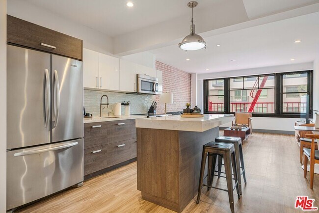 Foto del edificio - 932 S Hill St