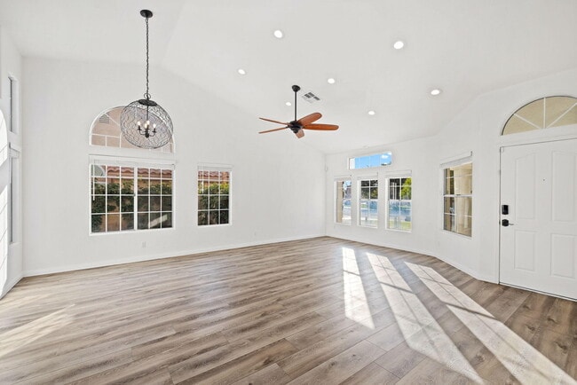 Building Photo - 44260 Villeta Dr