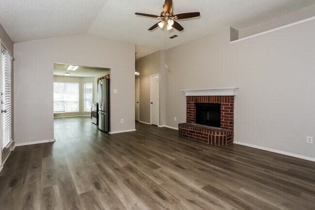 Foto del edificio - 10600 Copperwood Ln