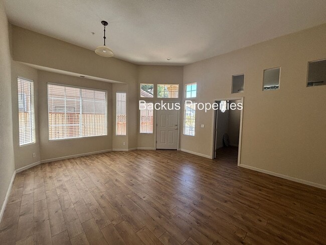 Foto del edificio - Great home in North Salinas with office/bo...