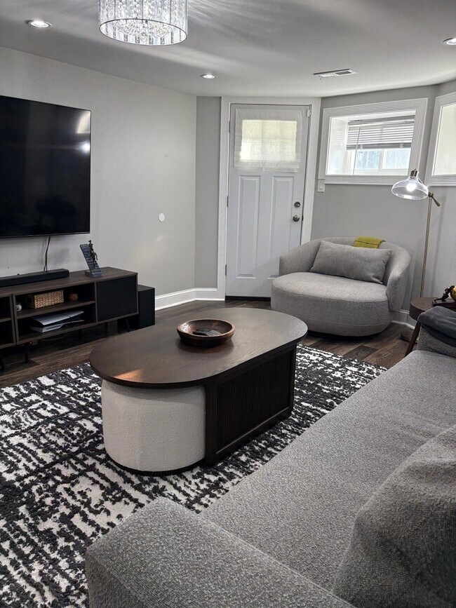 Foto del edificio - 6541 S Ingleside Ave