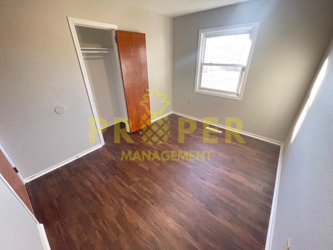Building Photo - 3 Bed Ranch with Large fenced in yard and ...