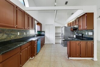 Building Photo - 14616 Autumn Ave
