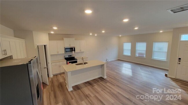 Building Photo - 926 Sagecroft Ln