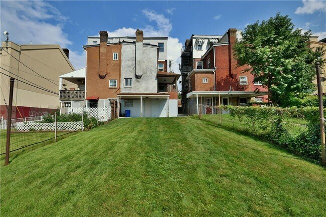 Building Photo - 3333 Ward St