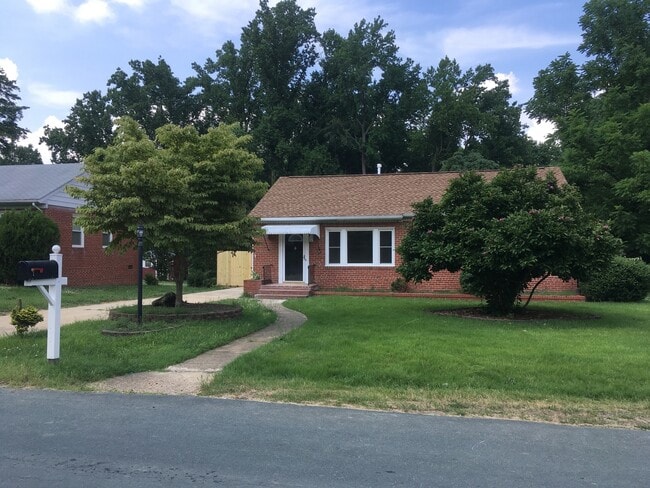Building Photo - 1806 Parlow Dr