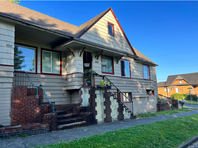 Primary Photo - 122 W 2nd St