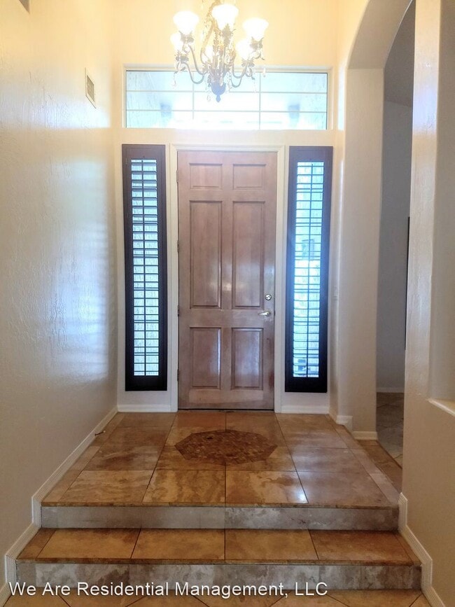 Building Photo - 2413 E Mountain Vista Dr