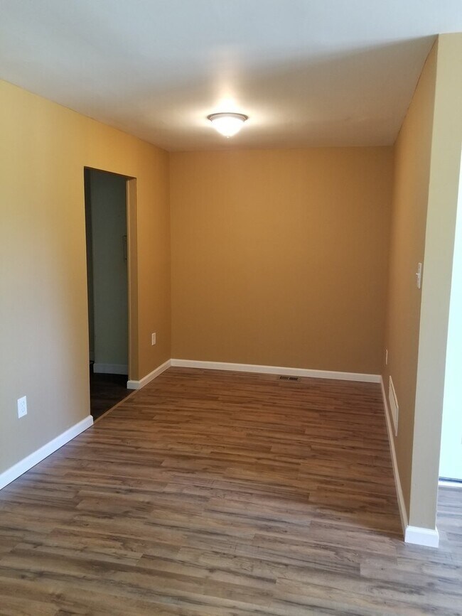 Foto del edificio - 8800 Cottage St