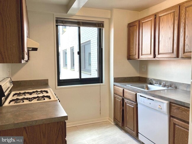 Building Photo - 1601 18th St NW