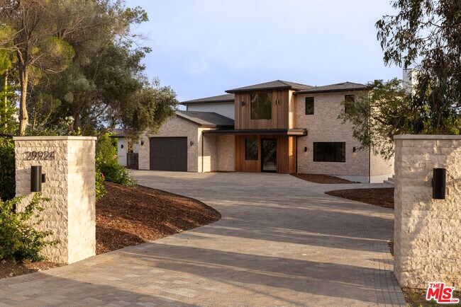 Foto del edificio - 29924 Harvester Rd