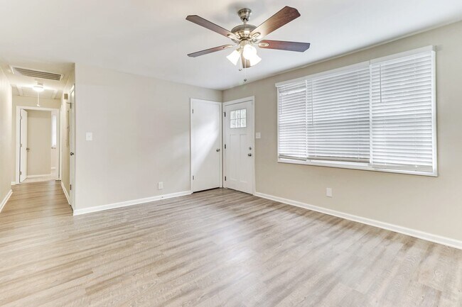 Building Photo - 440 Belgarde Pl Se