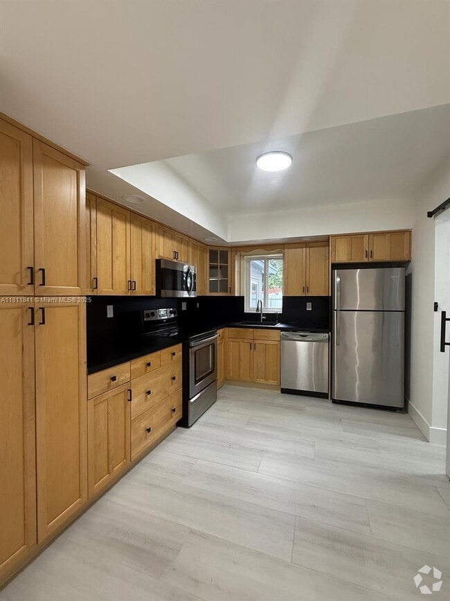 Building Photo - 651 N 73rd Ave