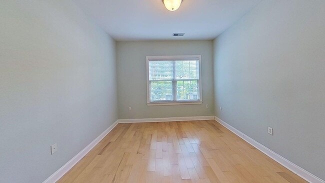 Building Photo - 2 Bedroom Condo in The Retreat at Riverlan...