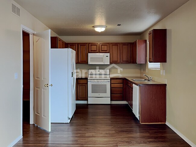 Building Photo - 363 E Ivy Glade St
