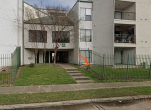 Building Photo - 2818 S Bartell Dr
