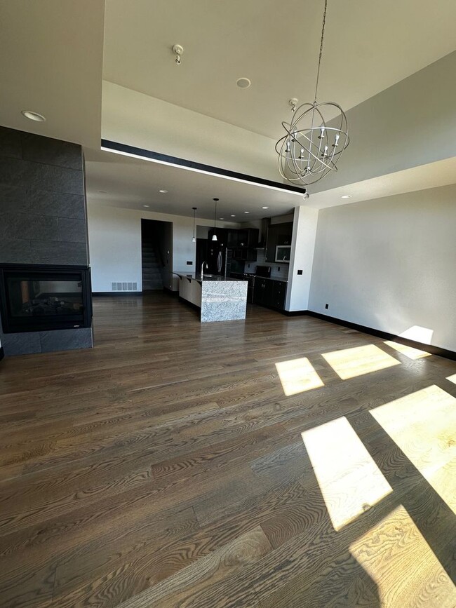 Building Photo - Gorgeous modern 5 bedroom - Minutes from MSU!