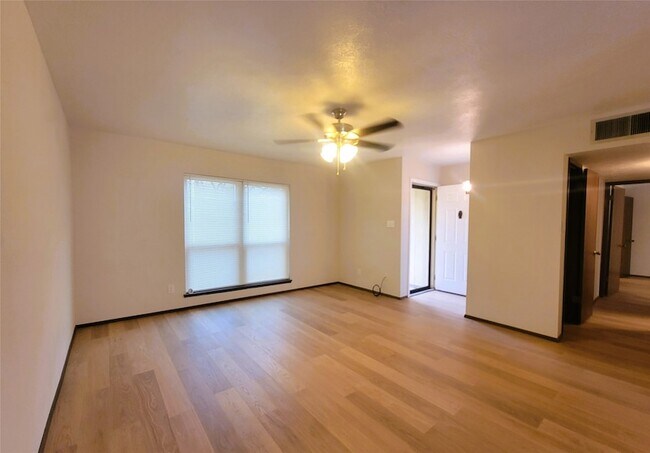 Foto del edificio - 7724 Val Verde Dr