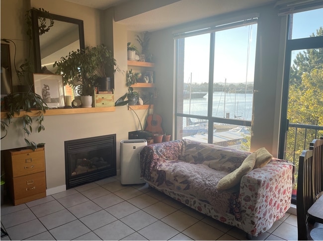 Building Photo - 409 Swift St