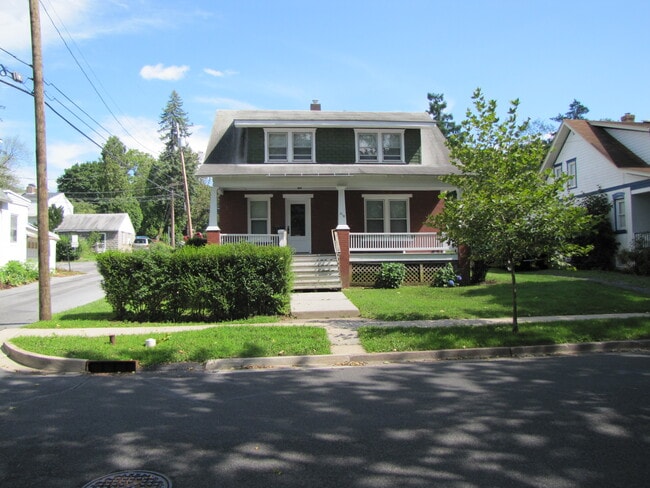 Building Photo - 418 W Foster Ave