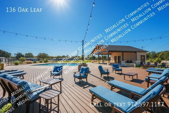 Foto del edificio - 136 Oak Leaf