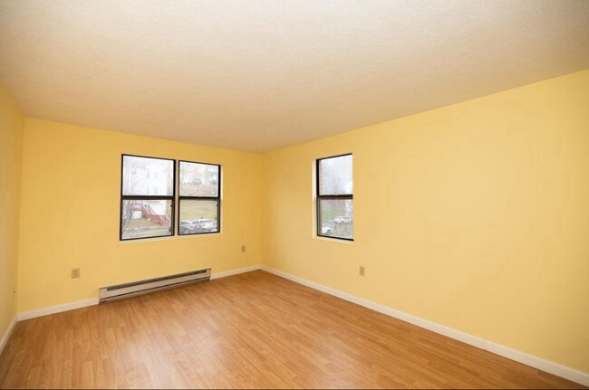 Building Photo - 10 Wrentham Rd