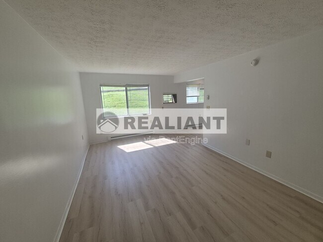 Building Photo - 918 Highland Ave