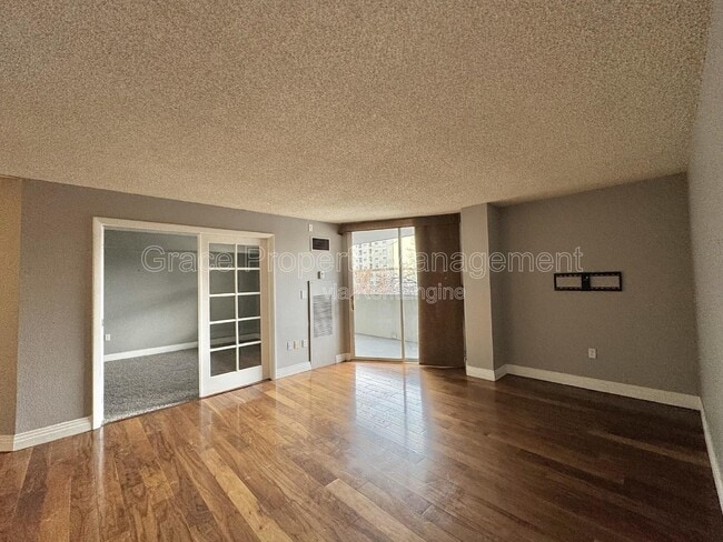 Photo - 601 West 11th Avenue Apartment