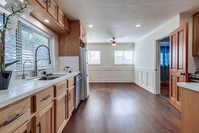 Building Photo - 4445 Marine