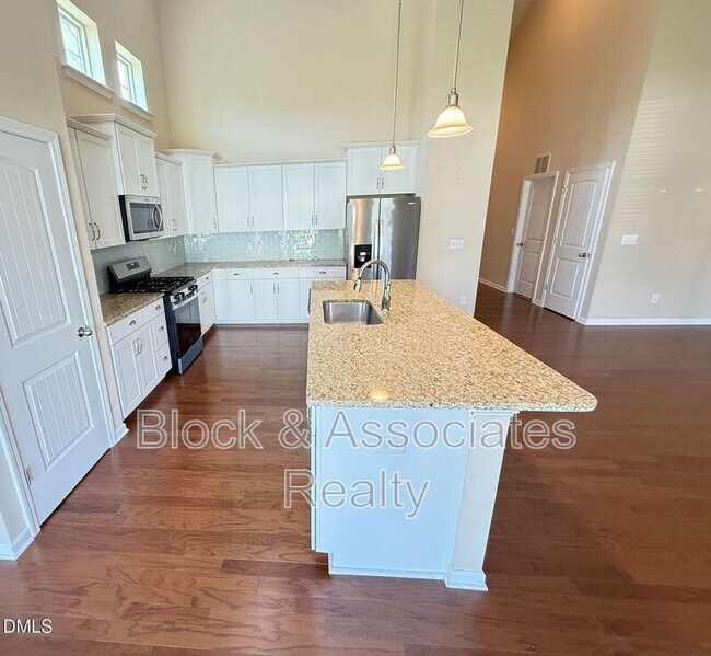 Foto del edificio - 2433 Cedar Rock Dr
