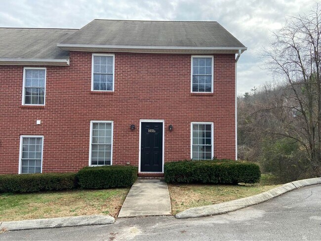Building Photo - 1031 Nottingham Dr